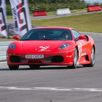 Mit einem Ferrari F430 über die Rennstrecke fahren (1 Runde)