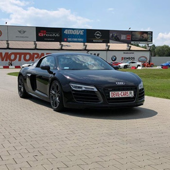 Fahren am Steuer eines Audi R8 V10 auf der Rennstrecke (1 Runde)