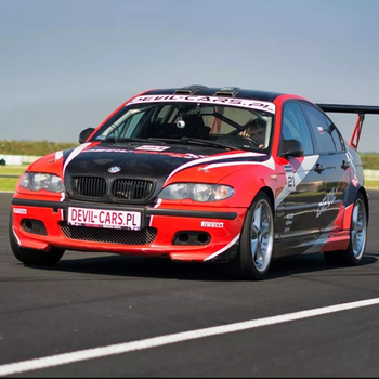 Fahren eines BMW M3 E46 auf der Rennstrecke (4 Runden)