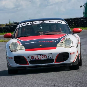 Driving behind the wheel of a Porsche 911 around the track (2 laps)