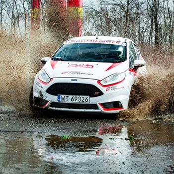 Driving behind the wheel of a Ford Fiesta ST around the track (4 laps)